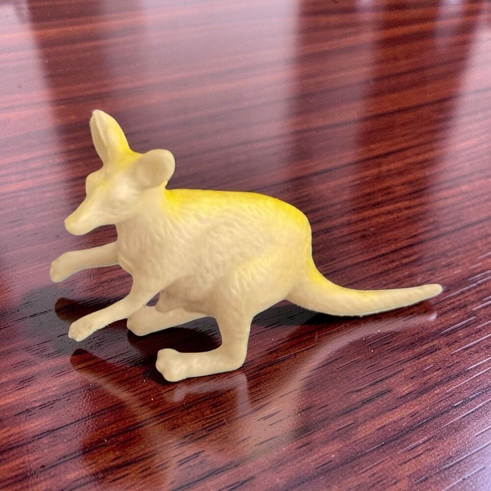 Mini Vintage Unbranded Plastic White Kangaroo w/ Joey White/Yellow B22